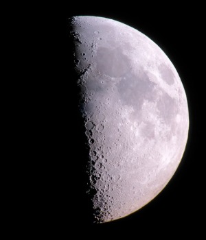 ひさしぶりに月を撮影しました